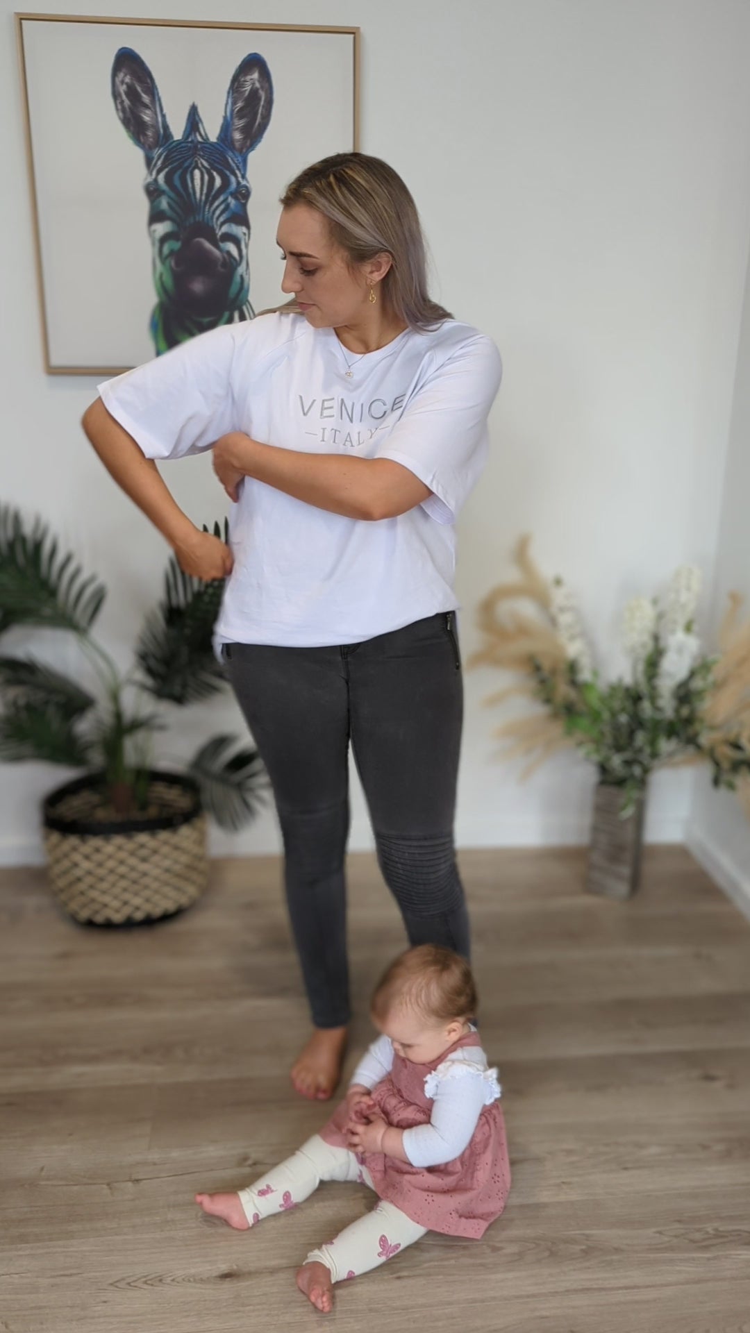 Comfortable white t-shirt with hidden zip for breastfeeding
